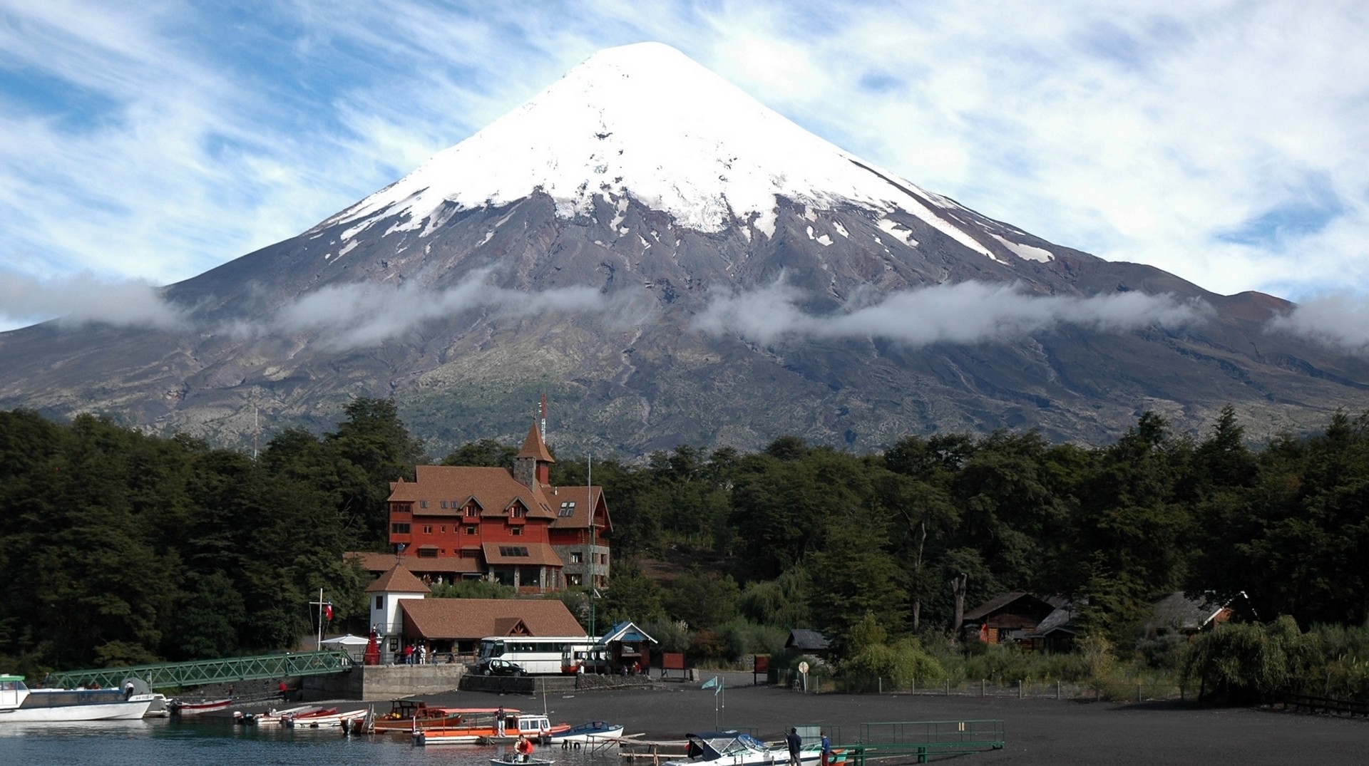 Osorno volcano is better known for its skiing and snowboarding routes than for its climbing, but it can be done with a bit of technical knowledge.