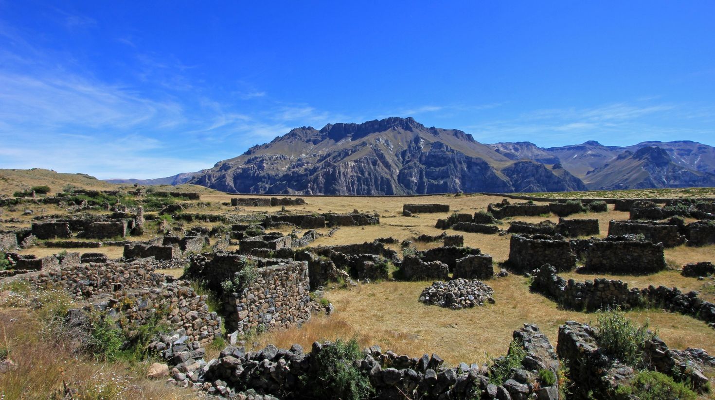 The ruins of Maukallacta on the mountain over Puica