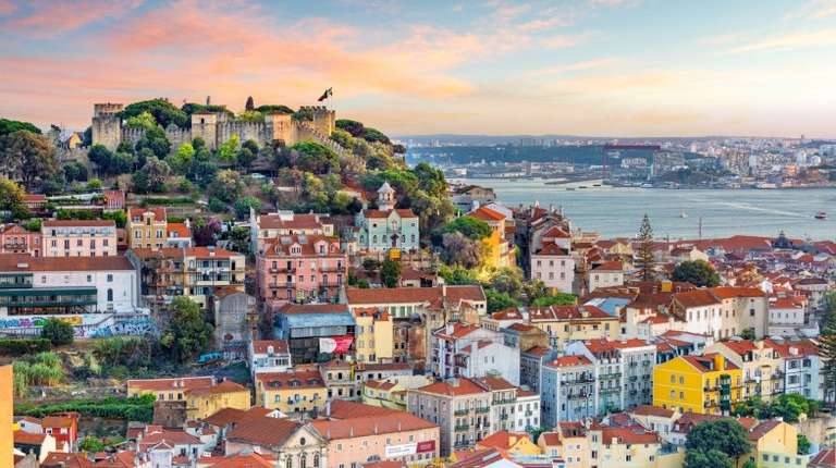 Stroll around the streets of Lisbon while spending 21 days in Portugal.