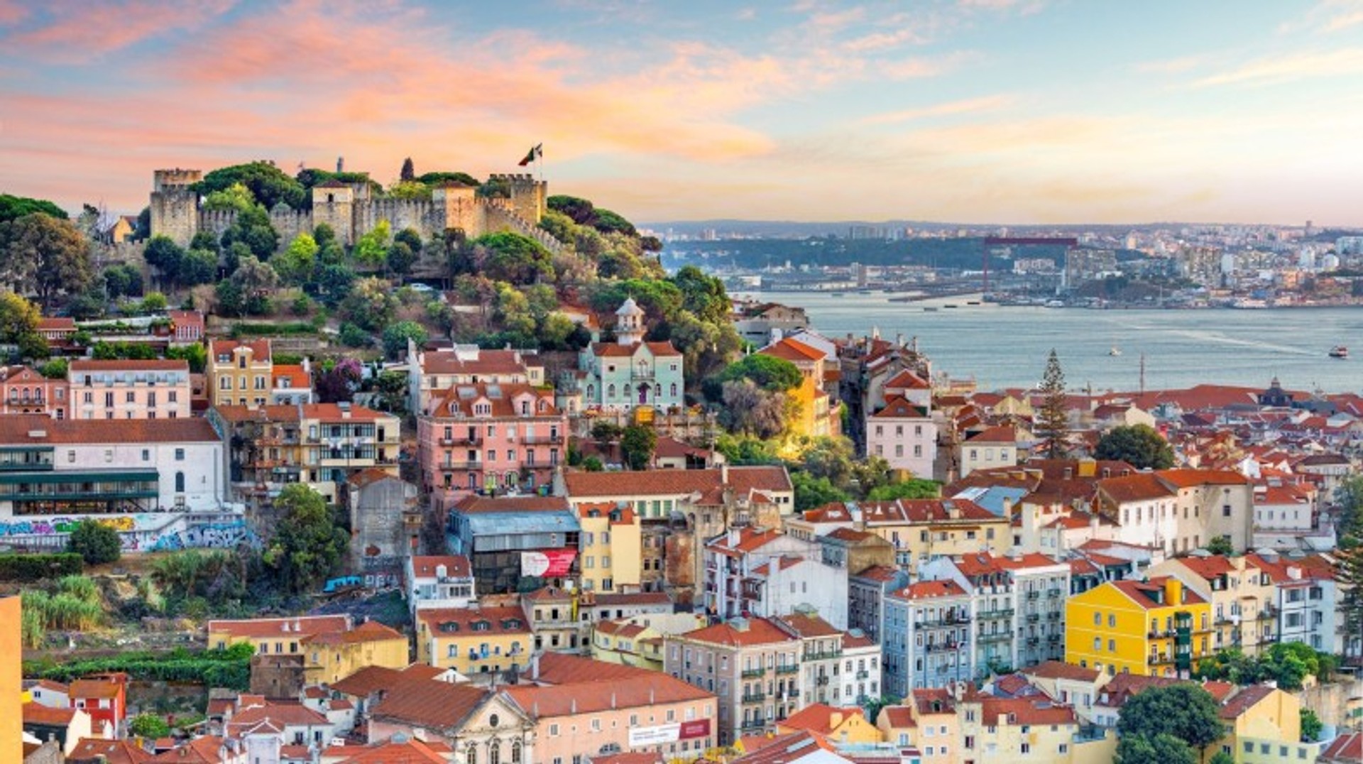 Familiarize yourself to the local culture in Portugal by visiting popular cities such as Lisbon. Stroll around the streets of Lisbon while spending 21 days in Portugal.