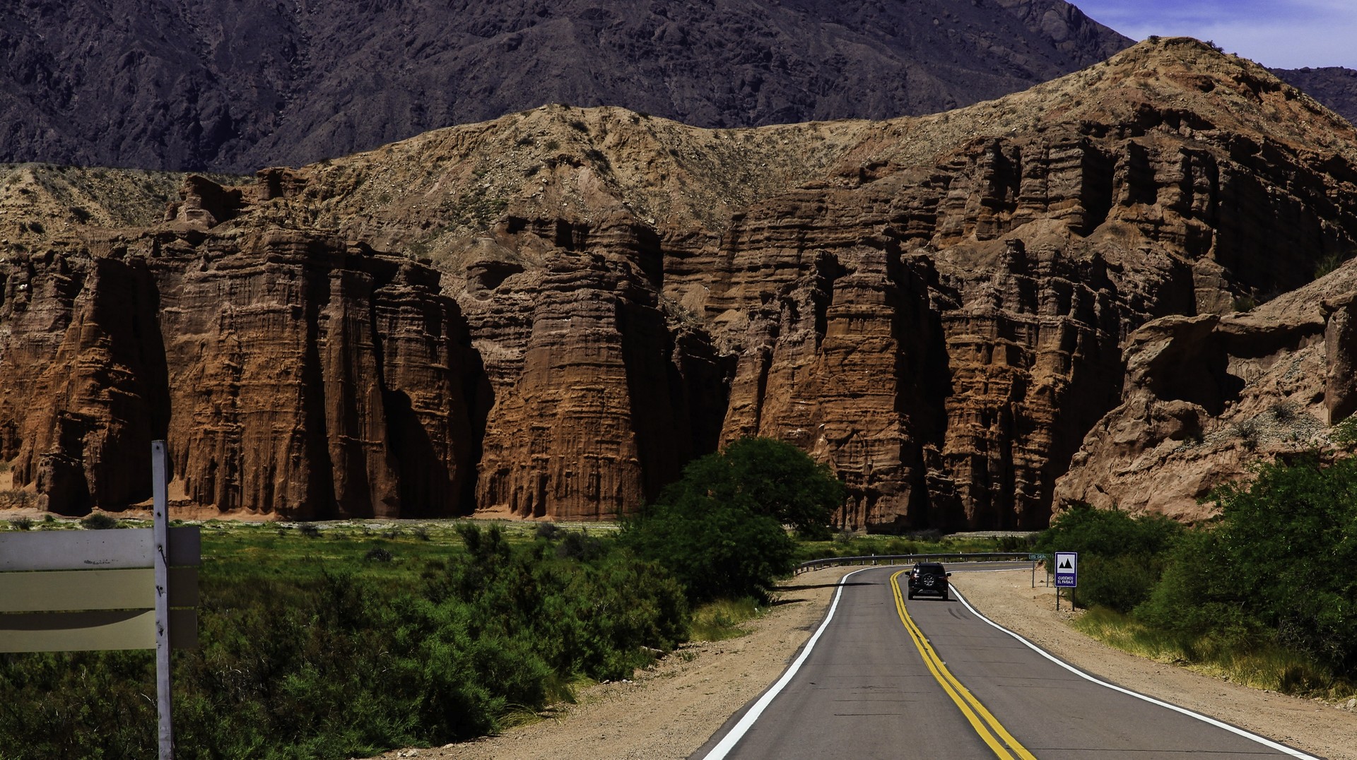 The castles of Quebrada de las Conchas Quebrada de Cafayate is a deep canyon framed by extraordinary rock walls showcasing layers of stunning colors, from deep red to vivid green to cobalt blue.