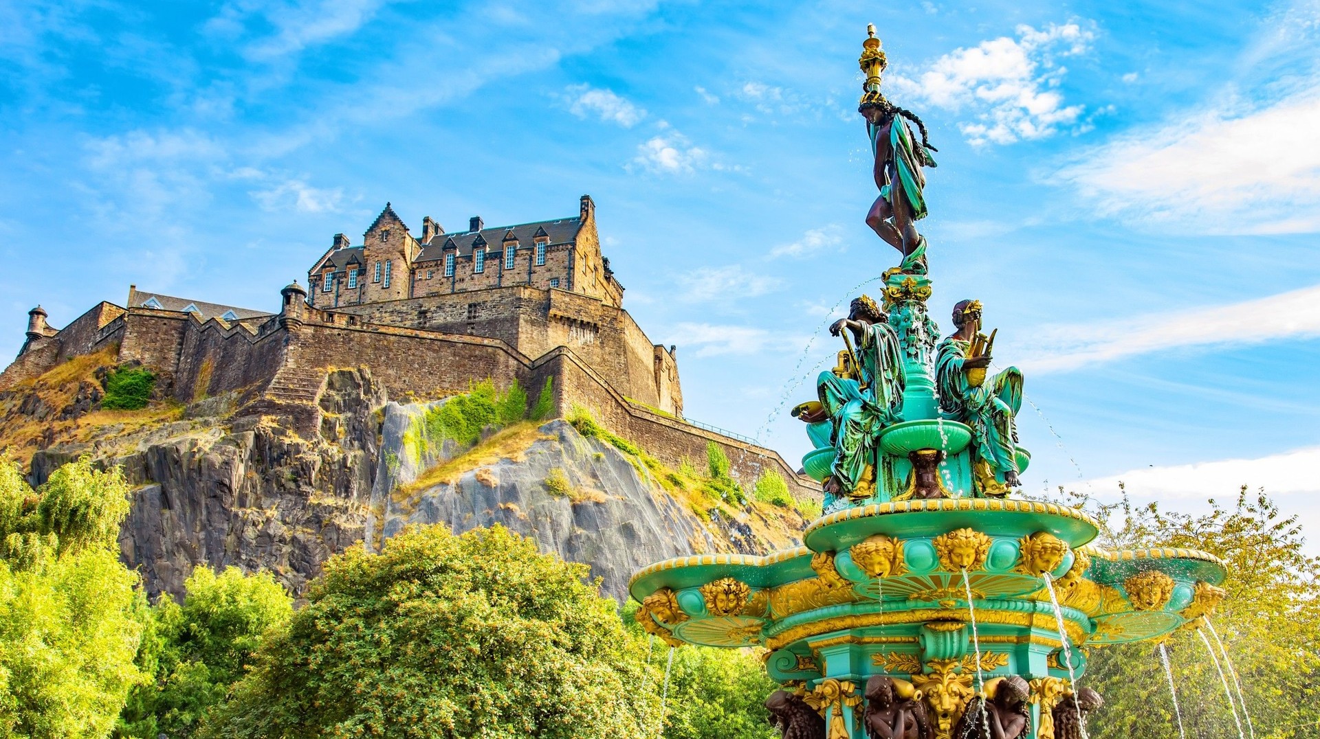 See the majestic Edinburgh Castle while spending 7 days in Scotland.