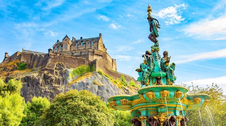 See the majestic Edinburgh Castle while spending 7 days in Scotland.