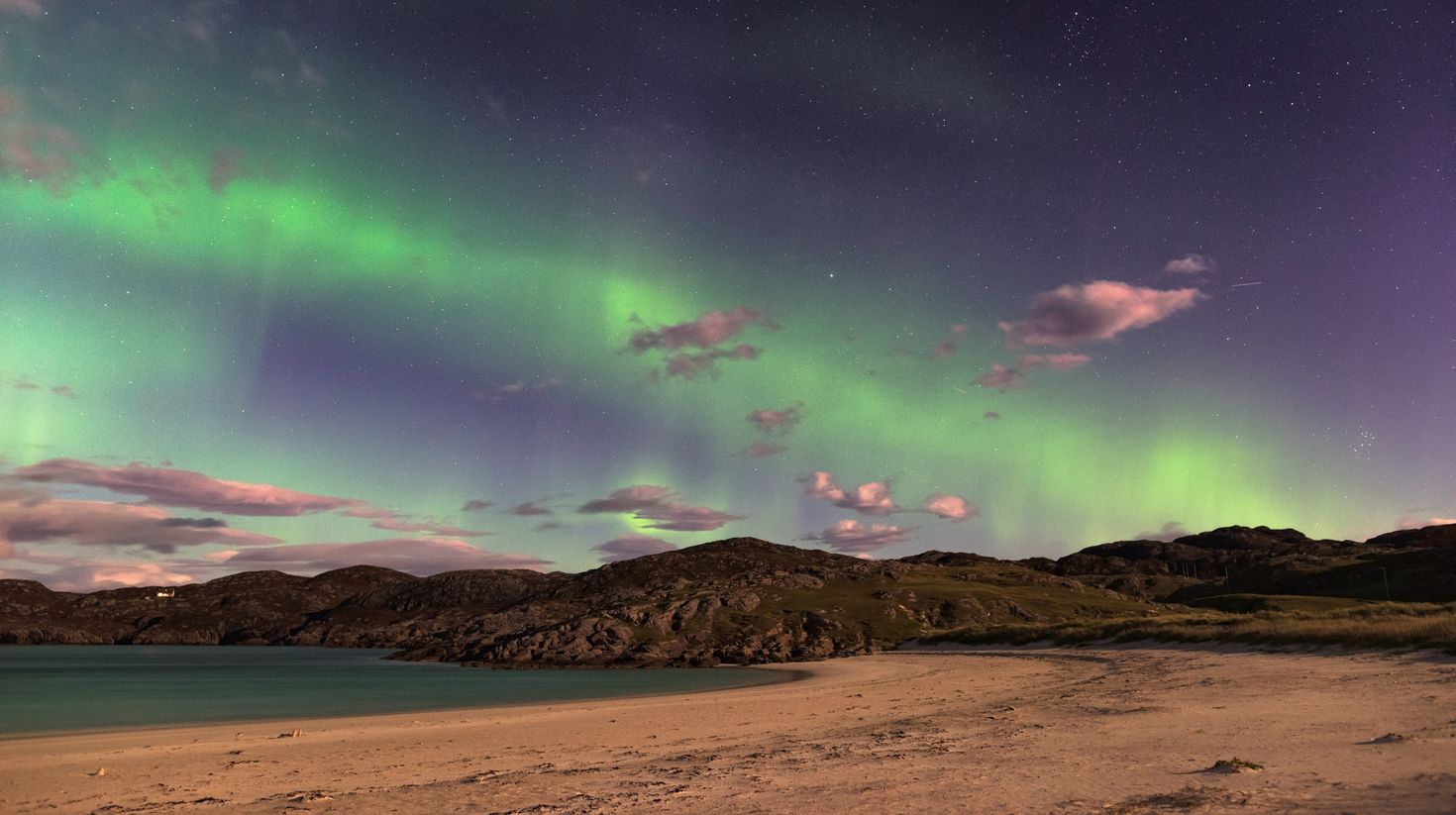 Witness the amazing Northern Lights on your Scottish holiday.