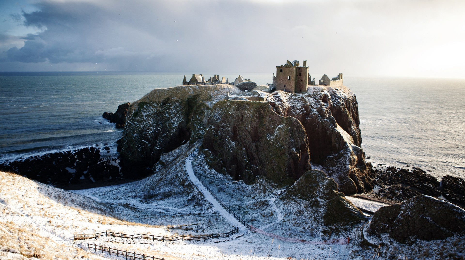 Castles look even more spectacular in the snow in Scotland in November. You can see the Dunnottar Castle covered in snow in Scotland in November.