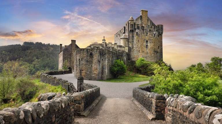 Visit the Eilean Donan Castle while staying 14 days in Scotland.