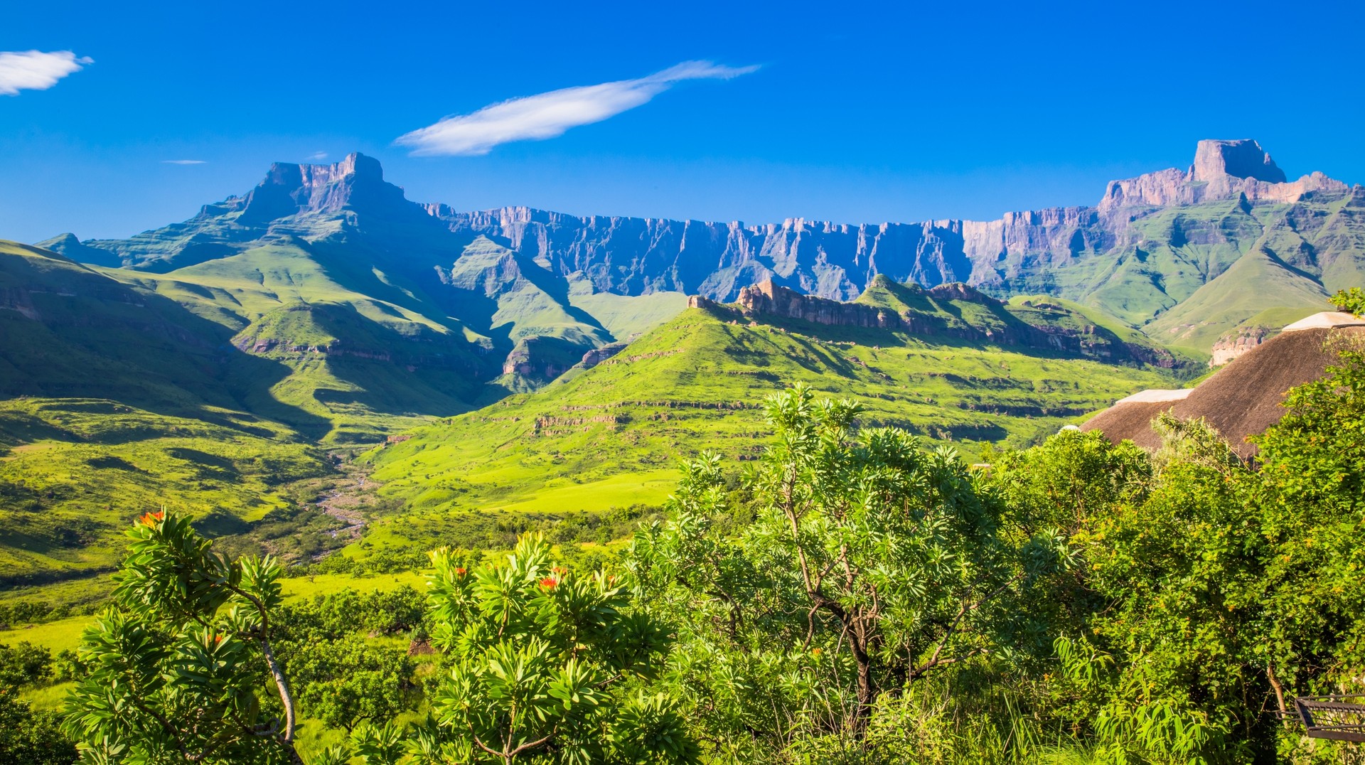 The Drakensberg has amazing hiking trails which are spectacular in April. An image of Drakensberg National Park in South Africa.