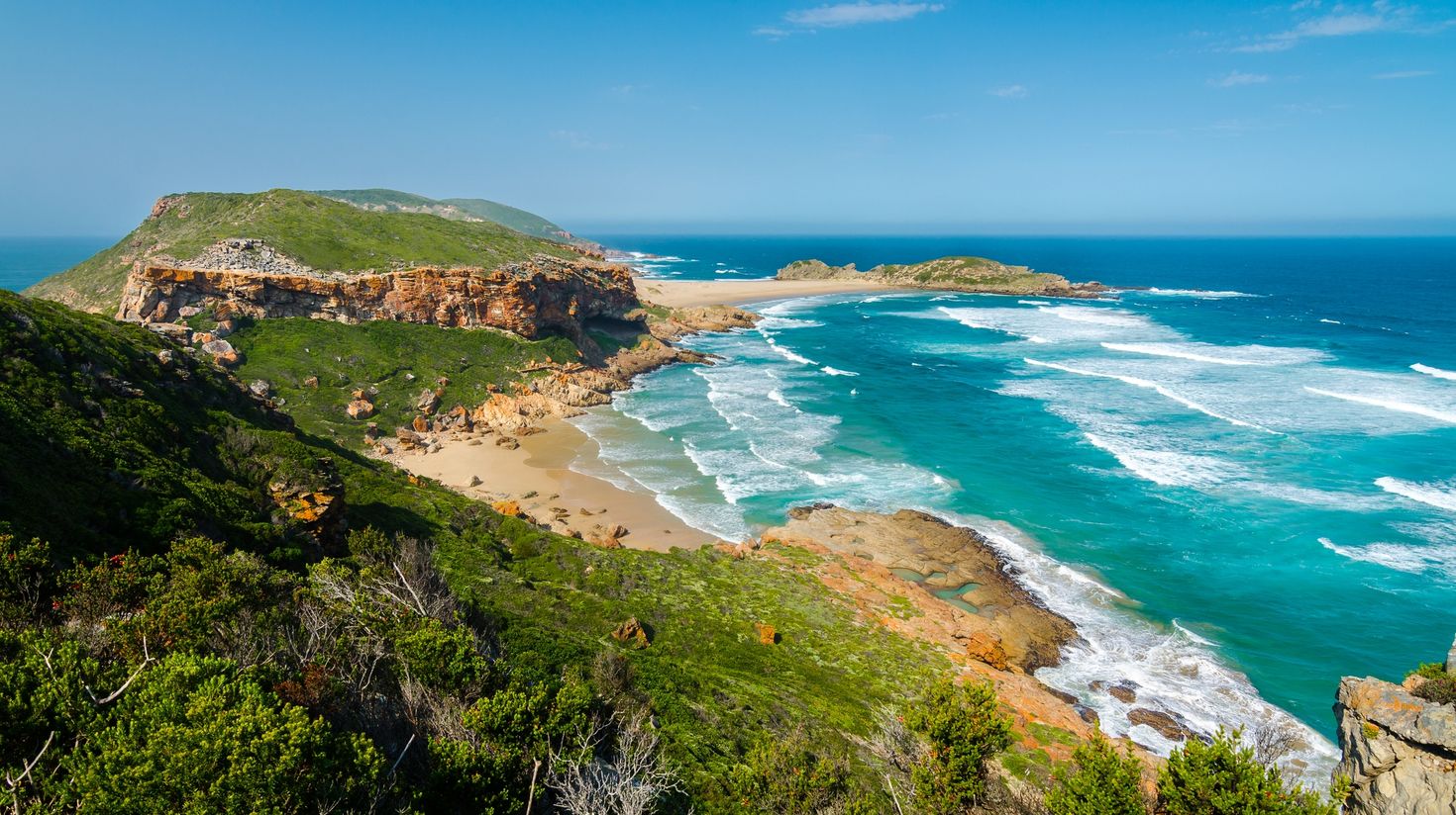 A wonderful beach and Indian ocean waves at Plettenberg Bay.
