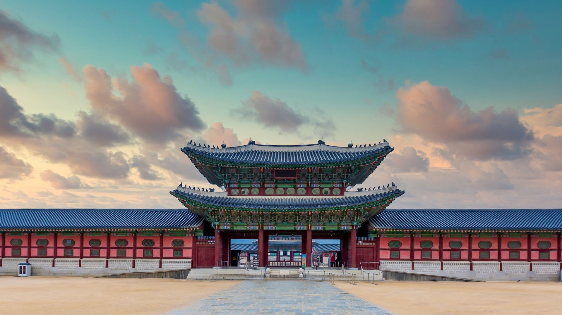 The Gyeongbokgung palace was built in 1395 and was the royal palace of the Joseon dynasty.