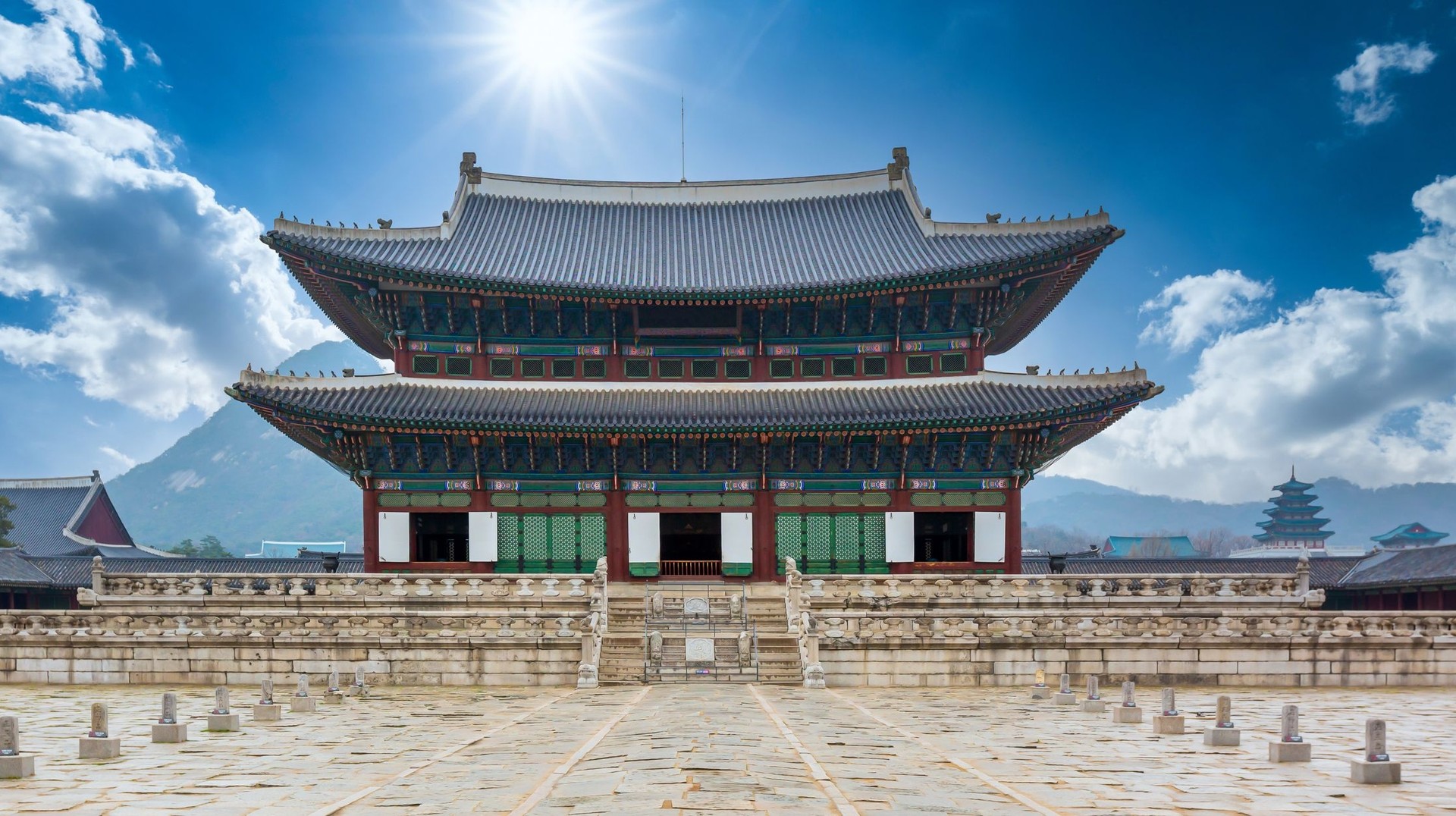 See the Gyeongbokgung Palace while spending 6 days in South Korea.