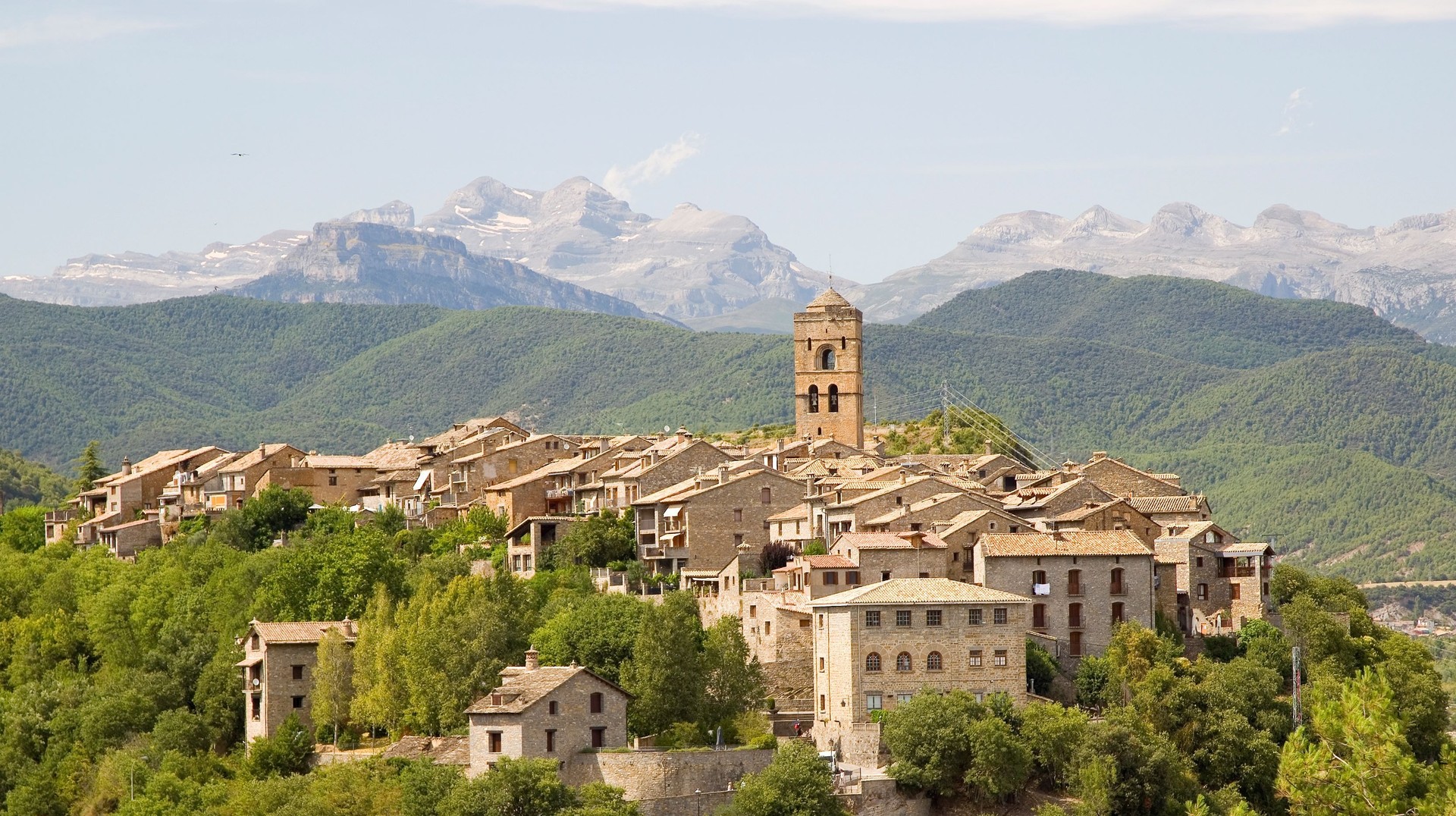 Spending 14 days in Spain gives you enough time to explore the lesser-visited spots such as the beautiful town of Ainsa located in Pyrenees mountains. The quaint town of Ainsa, a must visit when spending 14 days in Spain.