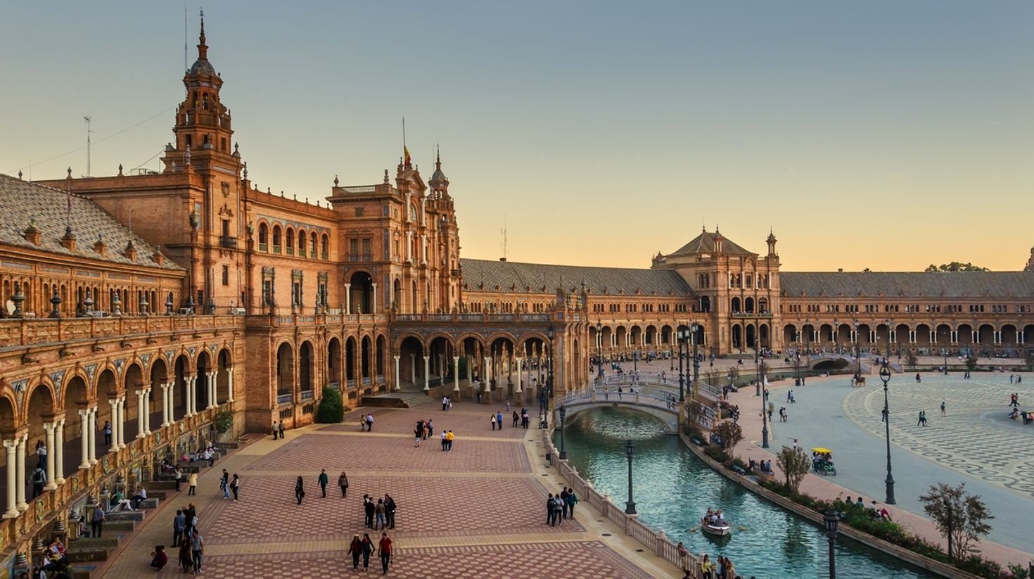 Plaza de Espana is an impressive building with phenomenal architecture to see when spending 1 week in Spain.