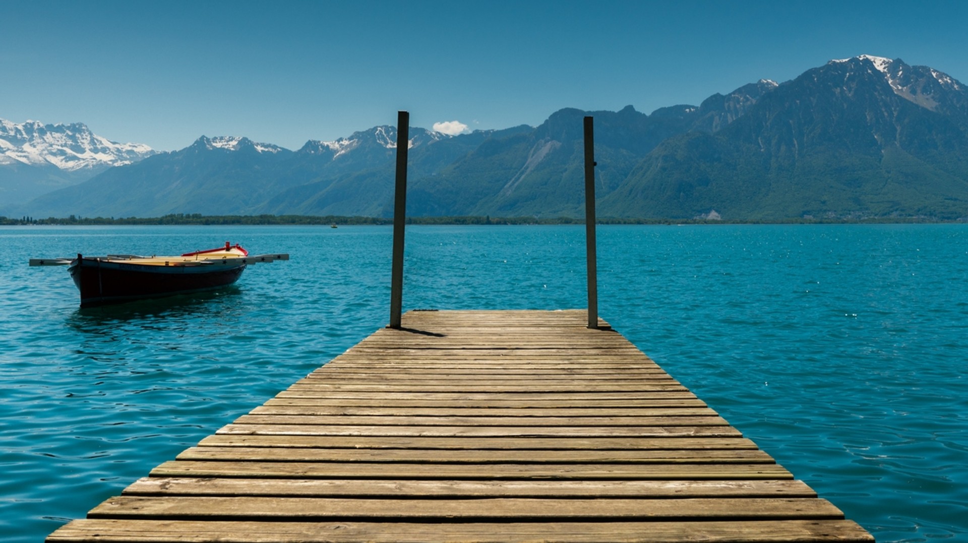 Lakeside dining, water sports and golf courses are some of the reasons why Lake Geneva is a must-visit destination in Switzerland in June. Enjoy the scenery of mountains and lakes in Geneva in Switzerland in June.