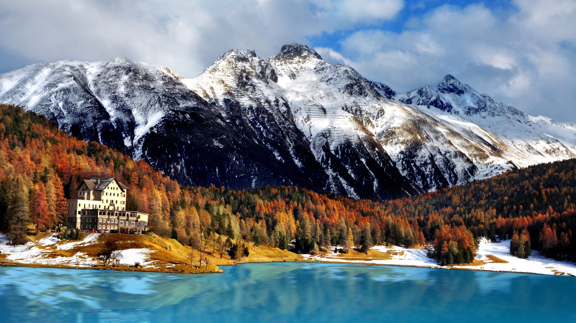 Watch Switzerland covered in warm autumn colors on your holiday in September. Visit Idyllic lake surrounded by colorful trees in Switzerland in September