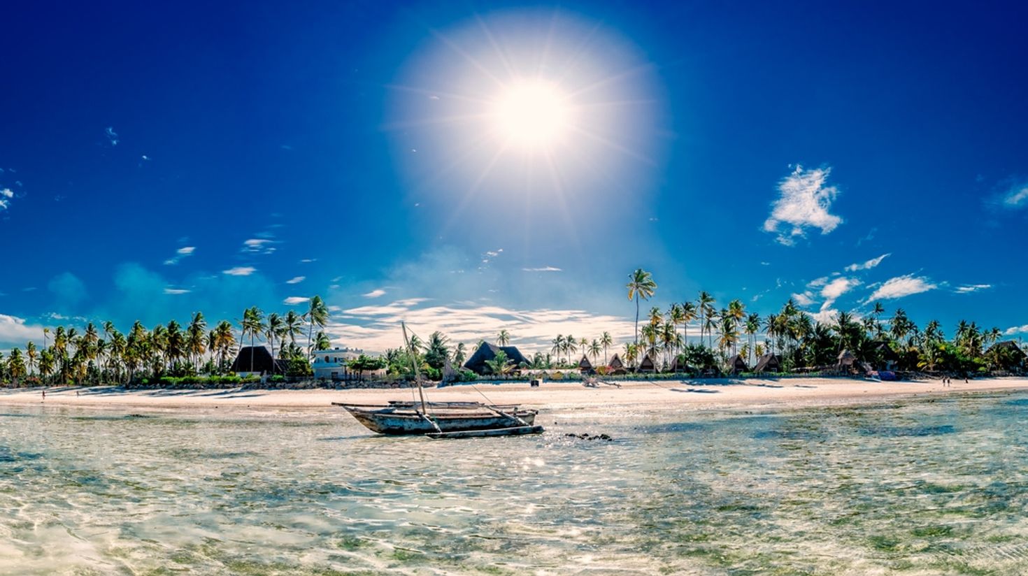 In December, the weather on Zanzibar Beach is pleasant.