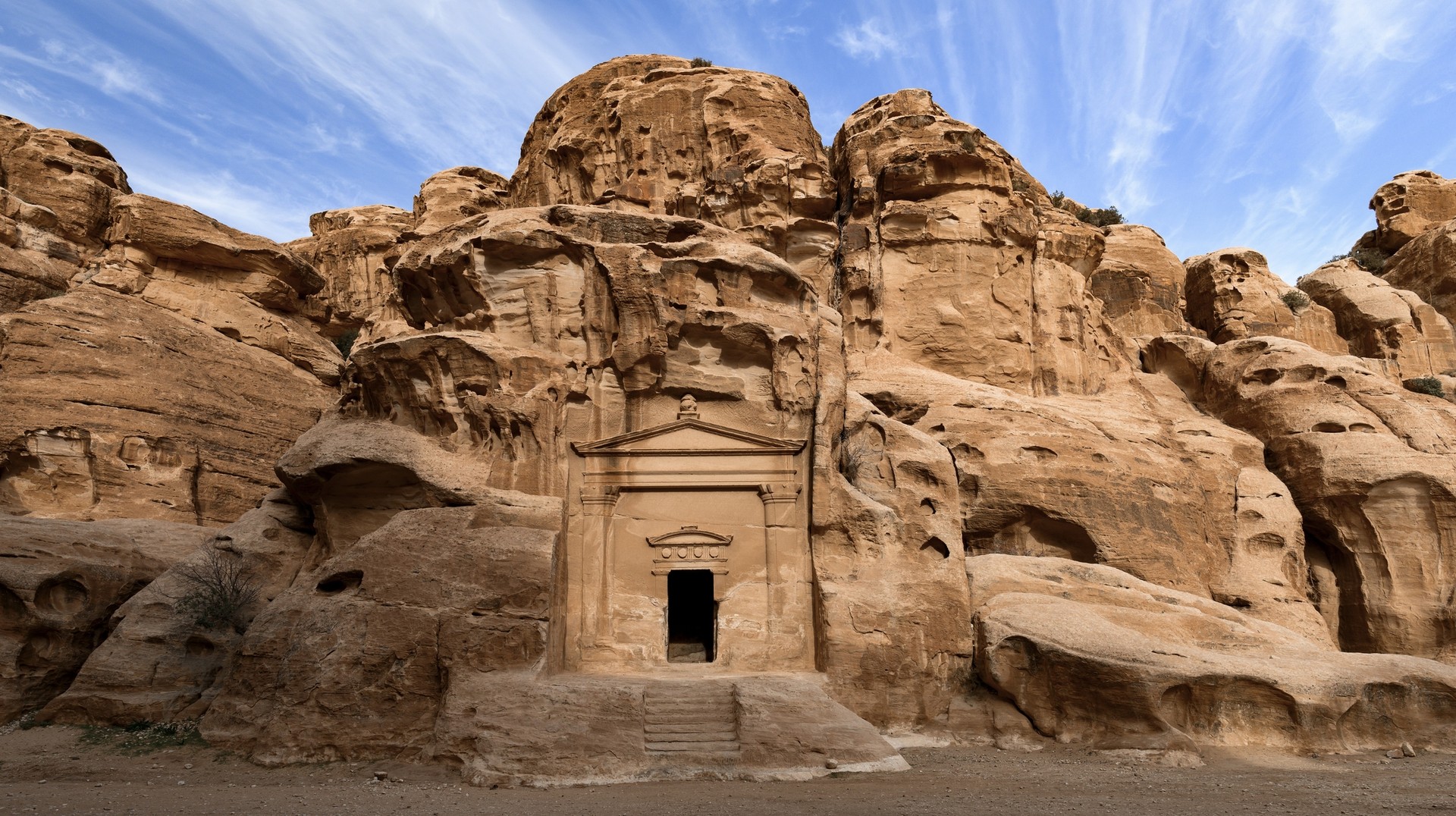 Add visiting to Little Petra while traveling from Tel Aviv to Petra.