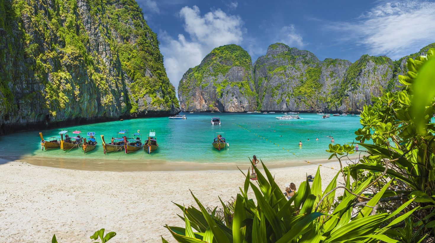 Amazing Maya Bay in Phi Phi island, Phuket.