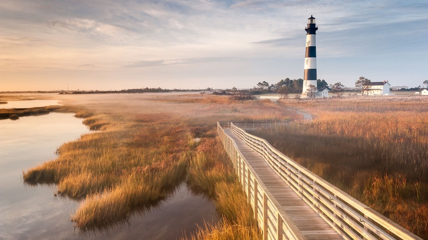 Outer Banks in USA with the lighthouse and footpath in view