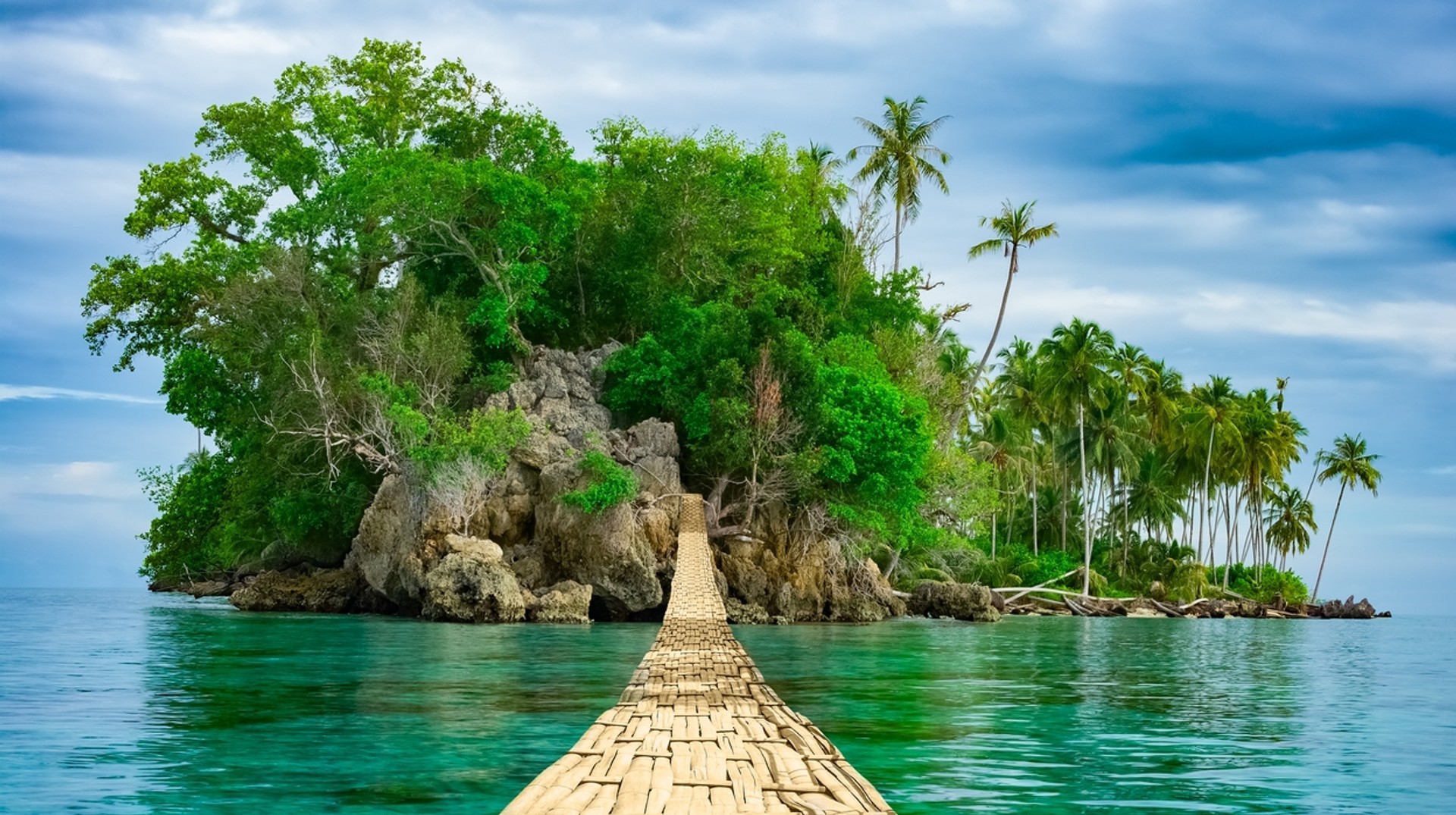 With over 17,500 islands, Indonesia doesn't lack in variety. Make sure to visit the best Indonesian islands on your holiday.