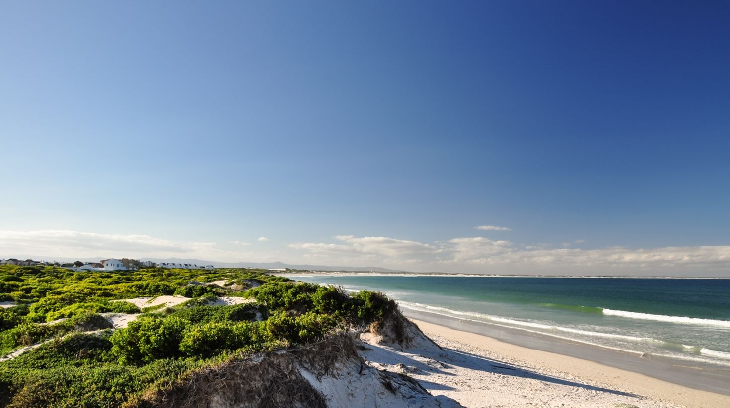 A quiet Struisbaai beach in Garden Route on a clear day.