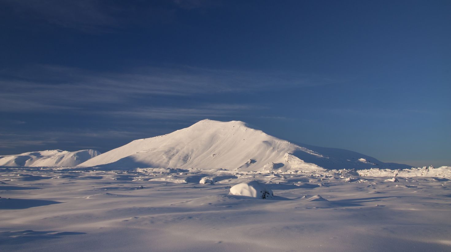 A trip of the Golden Circle Route is incomplete without Blafjoll Mountains