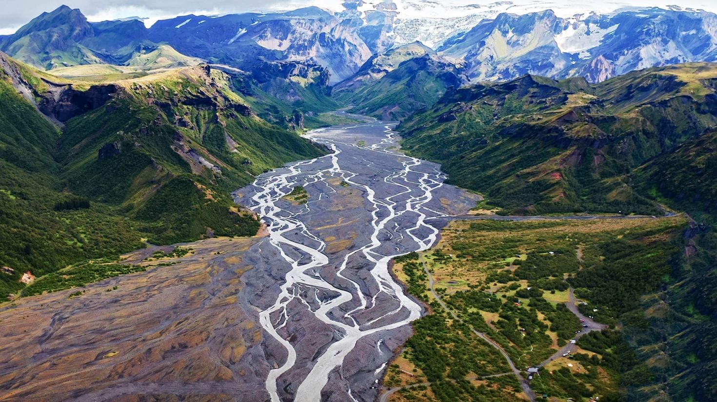 Aerial view of Th&oacute;rsm&ouml;rk, the final destination in the Laugavegur trail.