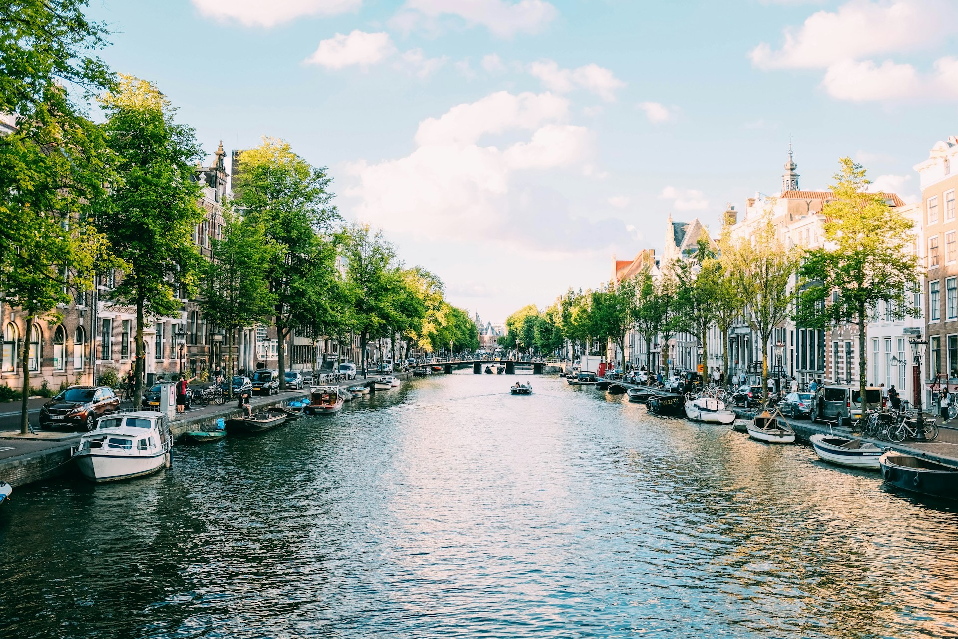 The 165 canals in Amsterdam separate the city into 90 different islands. The dutch canal of Amsterdam can be explored during one week in Netherlands.