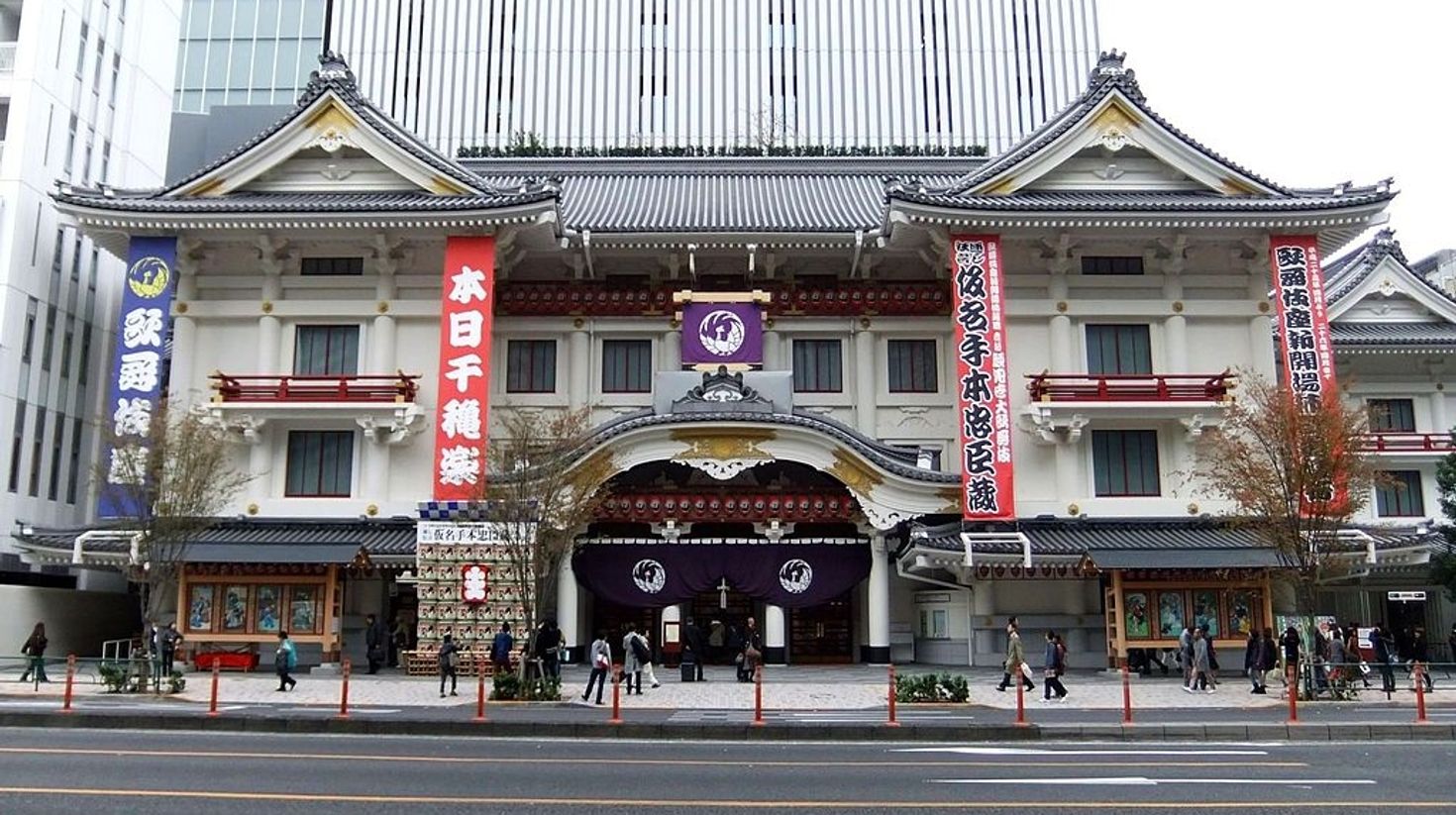 Located in Ginza, Kabukiza is a principal theatre showcasing kabuki dramas.