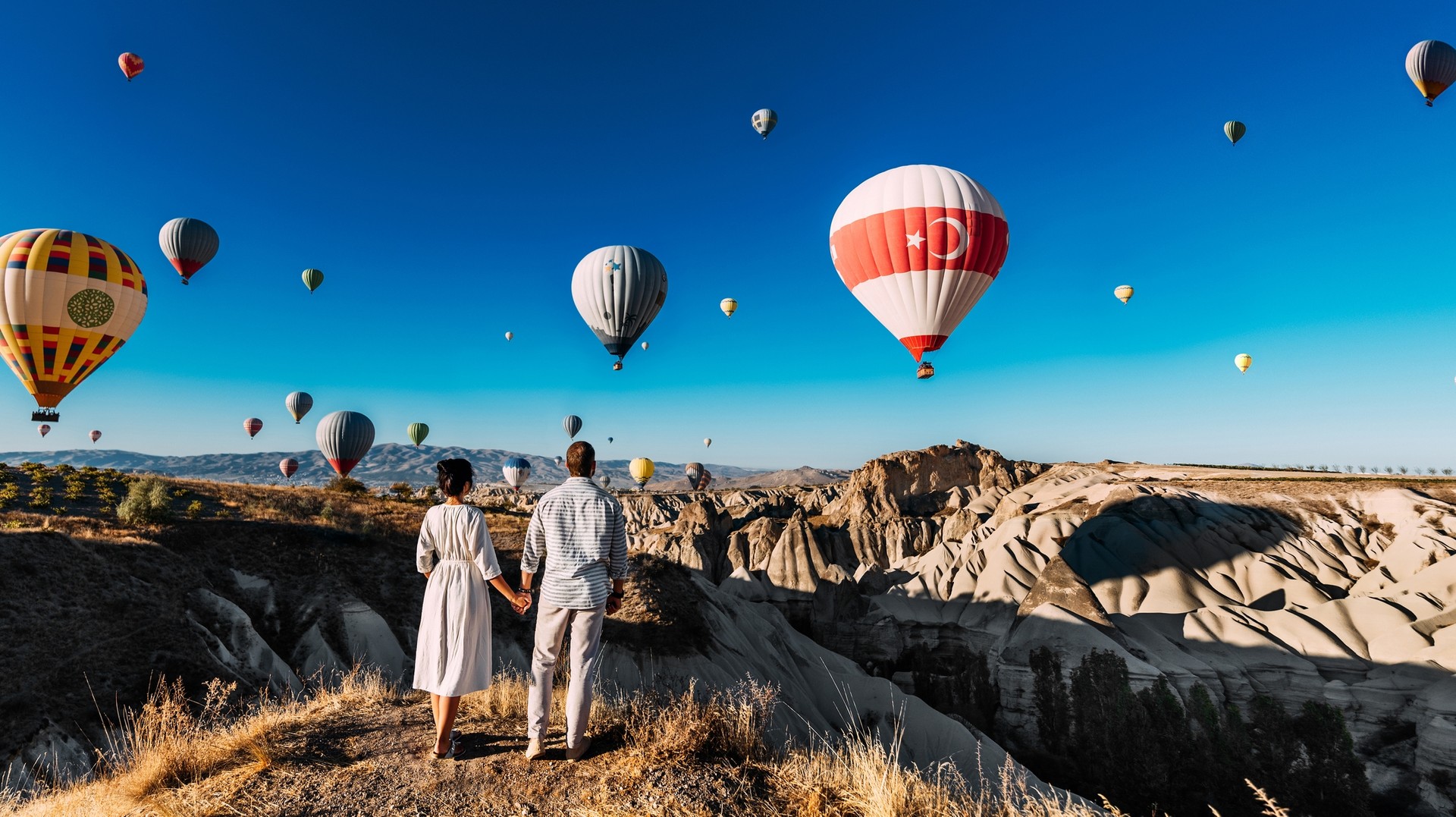 Join us as this power couple travel influencers elevate their love story to different destinations. A couple travel influencer enjoying the hot air balloon view.