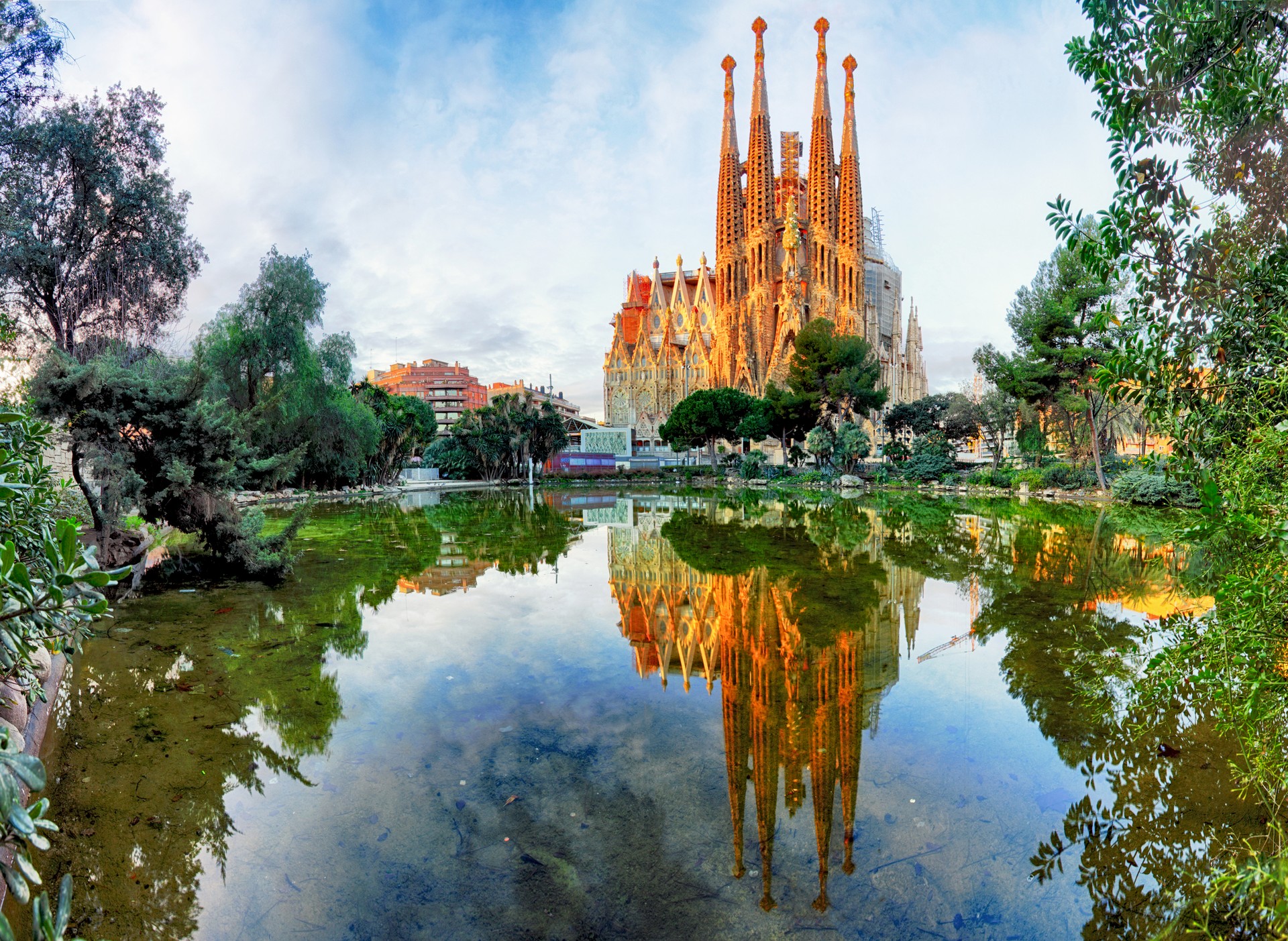 The enchanting city of Barcelona is home to many wonders. Here are some of the best things to do in Barcelona.