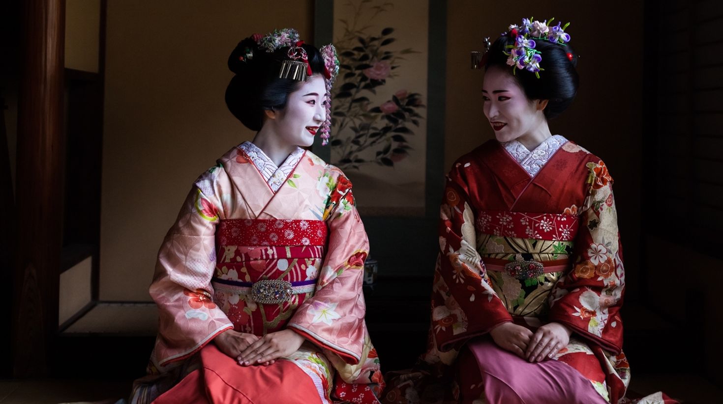  Watching highly skilled geishas perform is unarguably one of the best things to do in Japan.