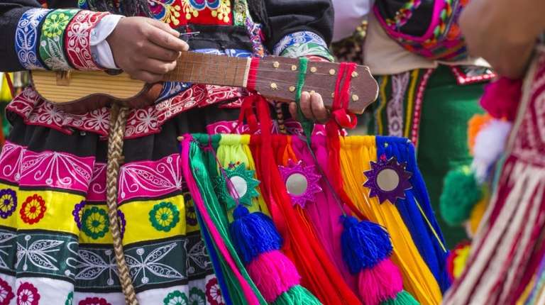 There are many exciting things to do in Peru like watching Peruvian dancers