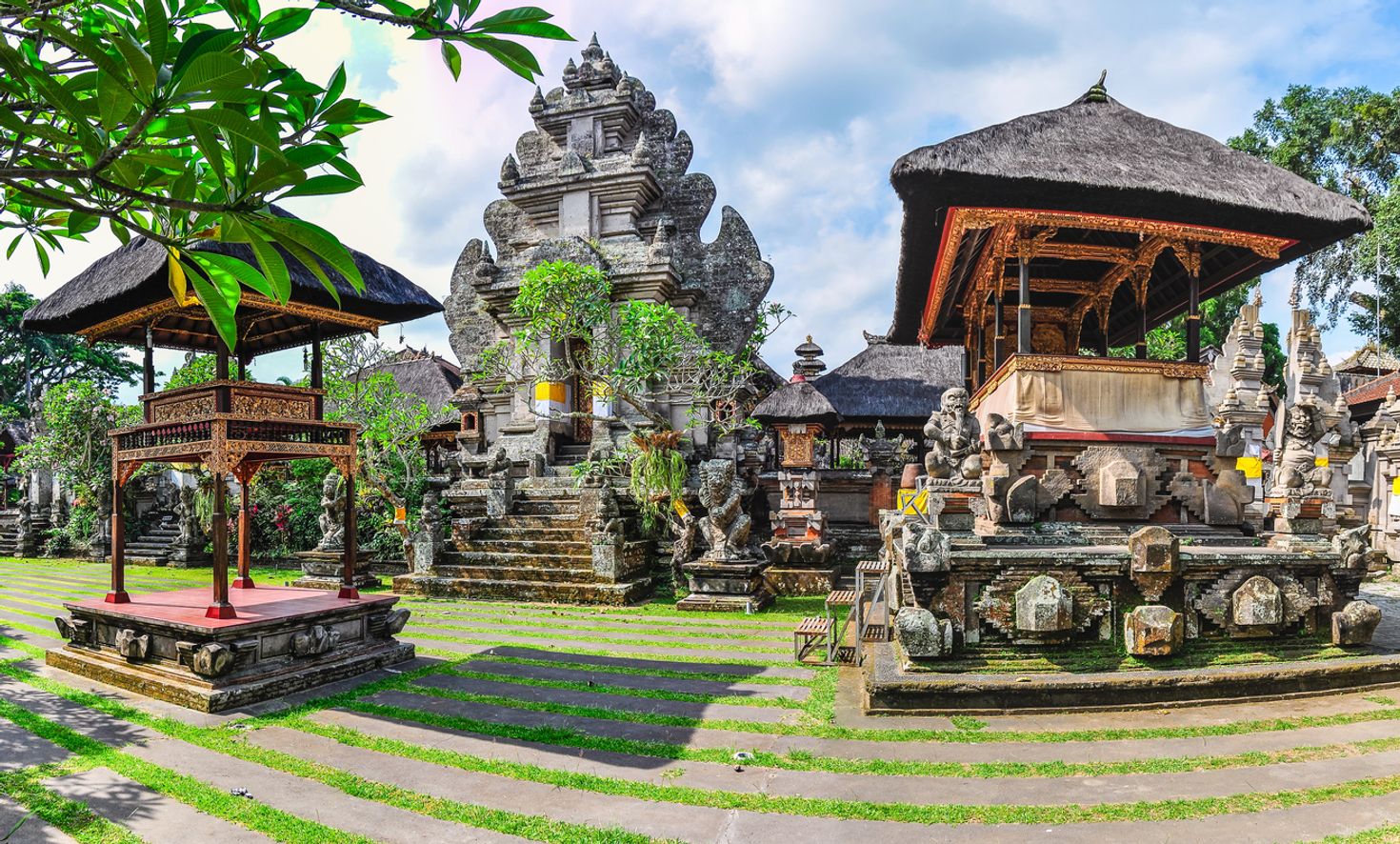 Enjoy a fun thing to do in Ubud by visiting the royal palace.