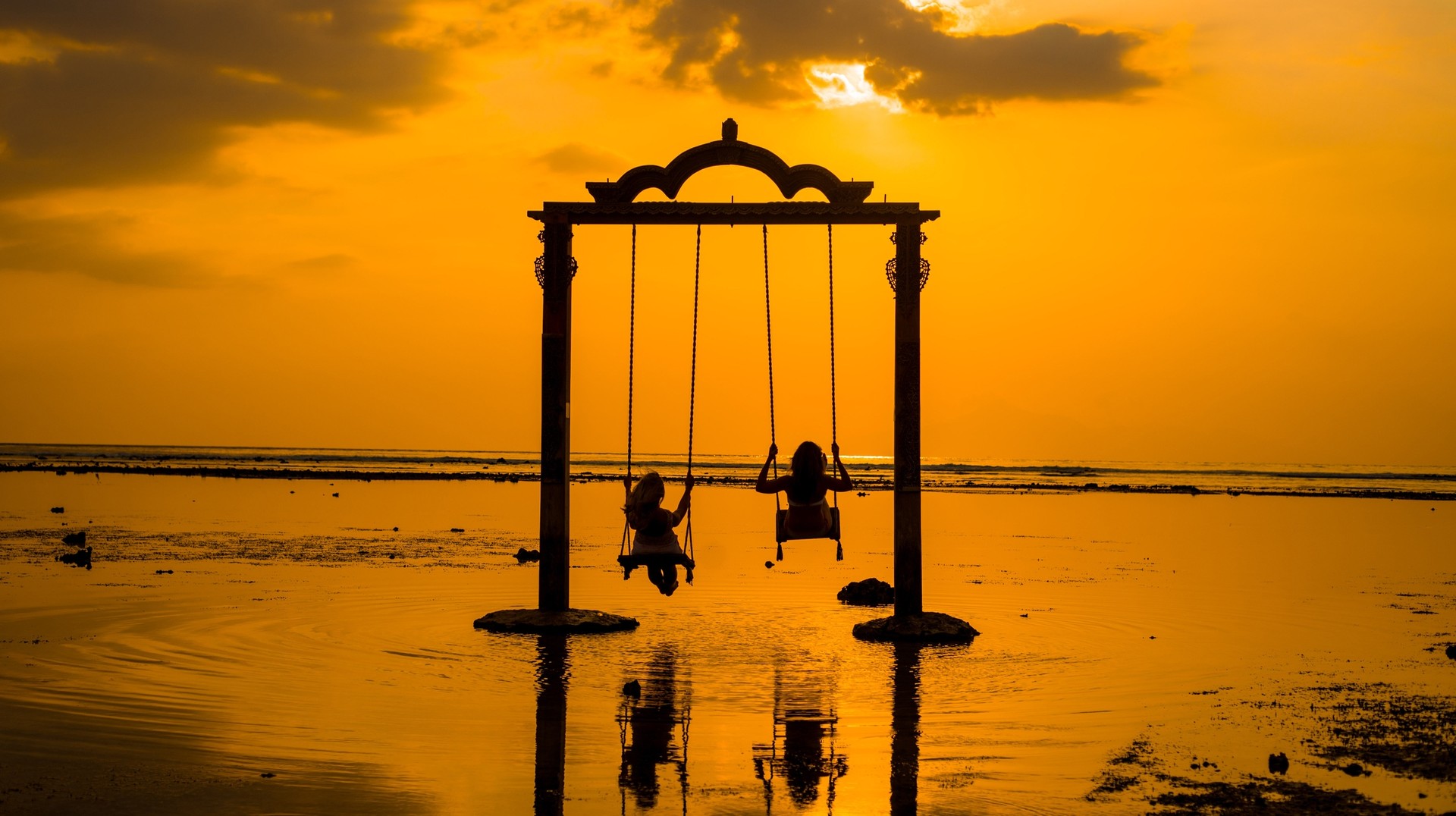 Find the ocean swings on Gili Trawangan for an Instagram-worthy shot. Enjoy a swing on the sea swings of Gili Trawangan, thats a fun thing to do on the island.