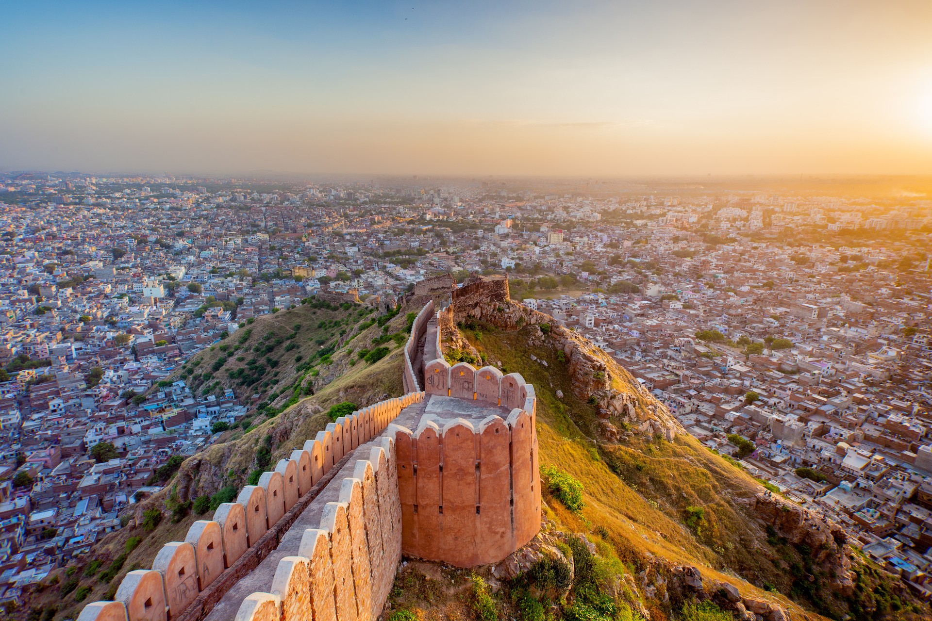 Steeped in rich history, scattered with famous bazaars, and graced with hilltop temples, the things to do in Jaipur seem endless.