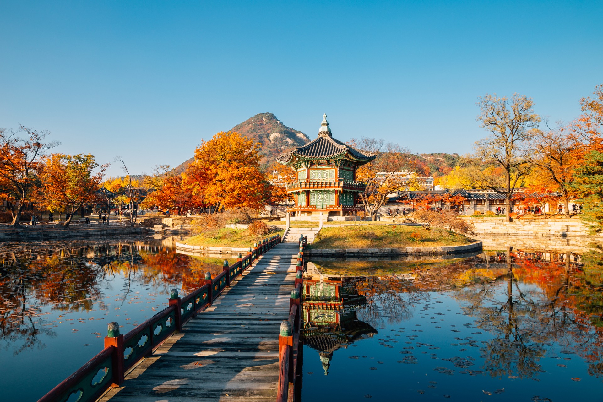 Hyangwonjeong Pavilion inside Gyeongbokgung Palace The capital of South Korea, Seoul, is a fascinating place where culture and history come alive on every corner of the city. There are plenty of things to do in Seoul