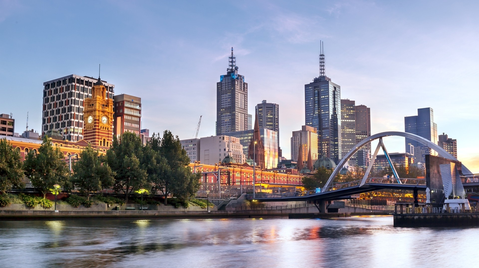 The capital of Victoria, Melbourne is a city that celebrates its festivals, museums, art and food. A city of festivals, museums and food, there are a lot of top places to visit in Melbourne.