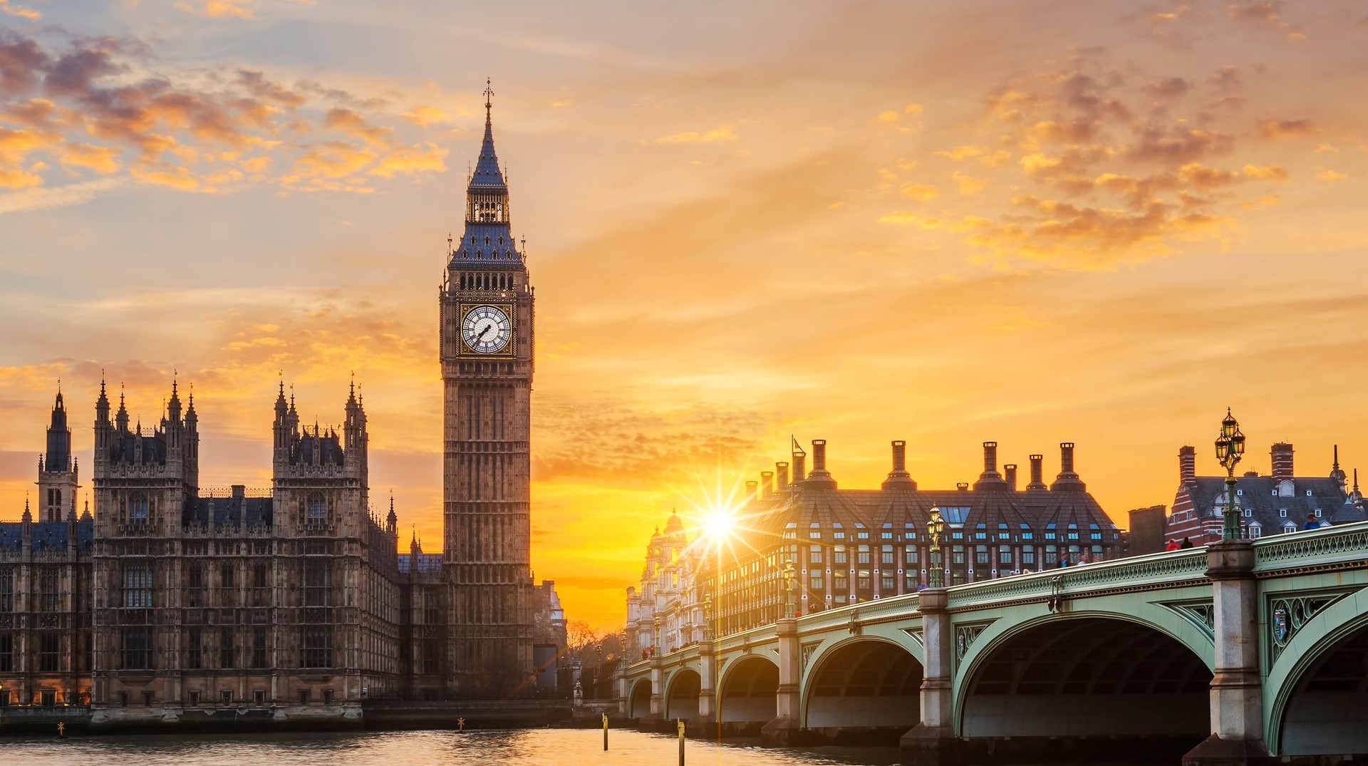 Catch the sunset view of the Big Ben and Westminster Bridge in London, one of the best places to visit in England. Big Ben in London is one of the best places to visit in England.