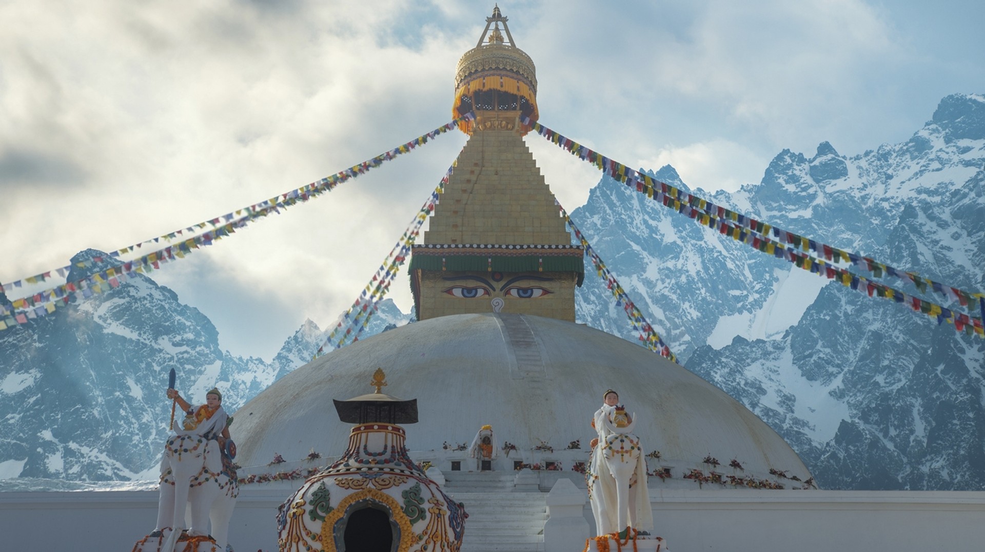 From snowy mountains to religious monuments to the lush plains, there are many places to visit in Nepal. Bouddhanath is one of the top places to visit in Nepal.