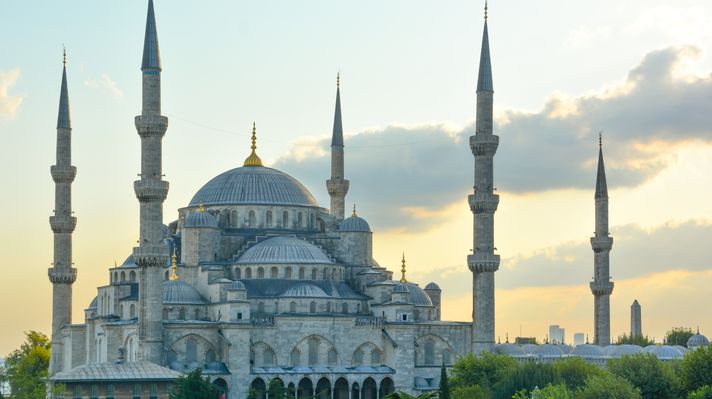 See the Sultan Ahmed Mosque while spending 14 days in Turkey.