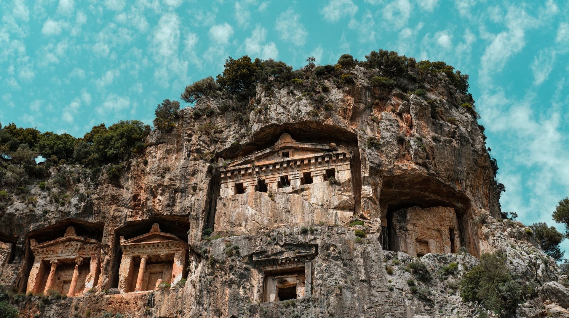 6 days is a great duration to discover the secrets Turkey has to offer. See Caunos Tombs of the Kings while spending in 6 days in Turkey.