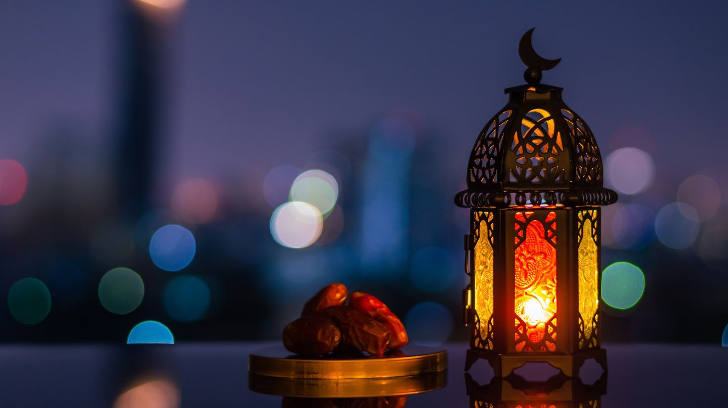 A lantern that have a moon symbol on top during Ramadan.