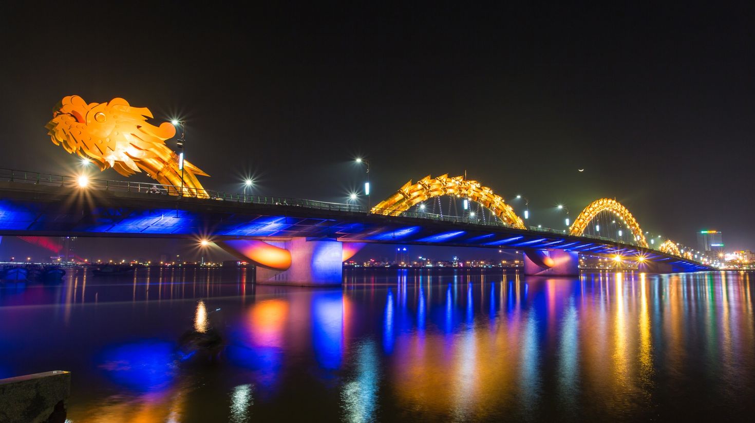 Sightseeing the Dragon Bridge in Da Nang should be included in your 7-day Vietnamese itinerary.