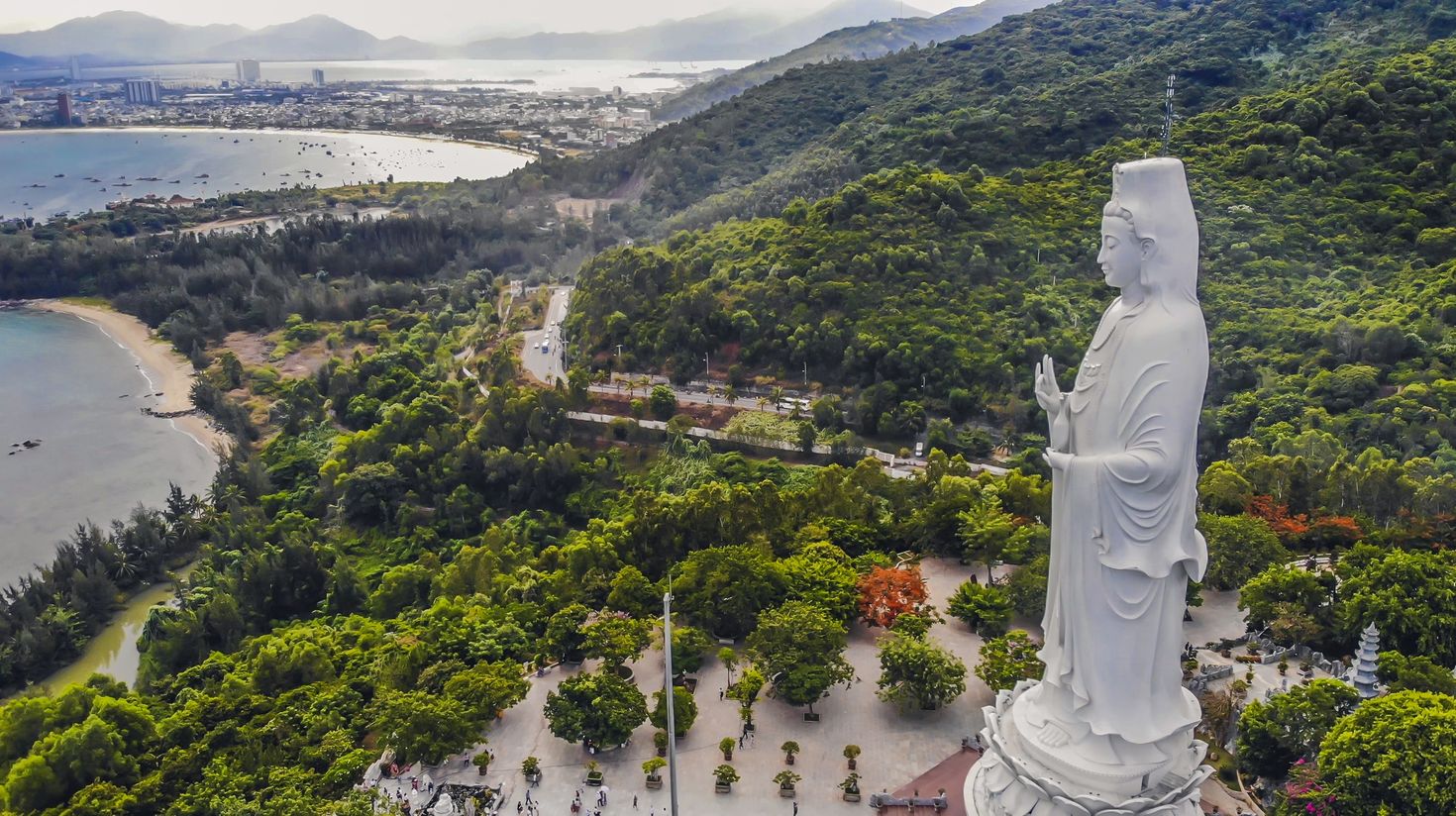 You can enjoy this aerial view of Son Tra peninsula while touring Vietnam.